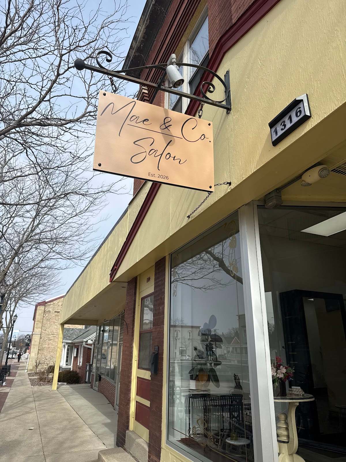 Mae & Co. Salon — photo 1