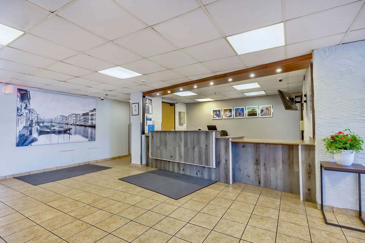 Motel 6 Milwaukee, WI - Glendale — photo 5