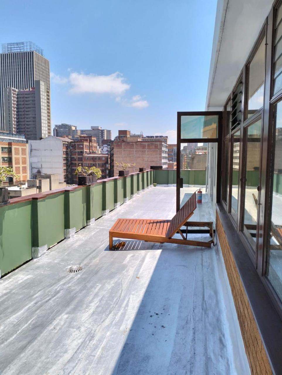 Derrick's Guest House & Luxury Apartments — photo 1