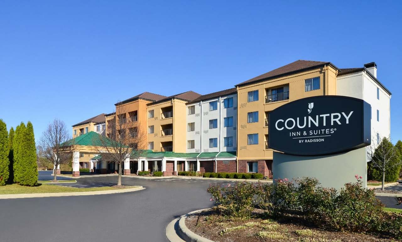 Country Inn & Suites by Radisson, Brown Deer - Milwaukee North — photo 1