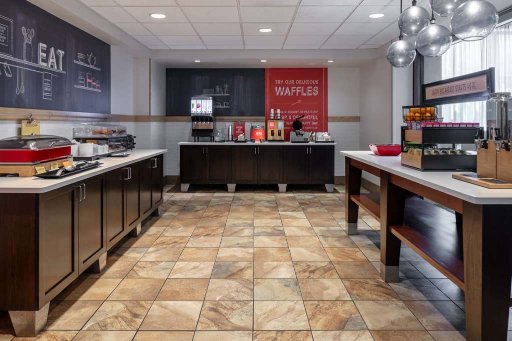 Hampton Inn & Suites Grafton — photo 10