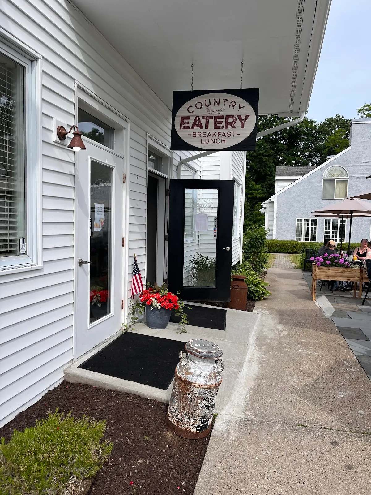 Country eatery — photo 1