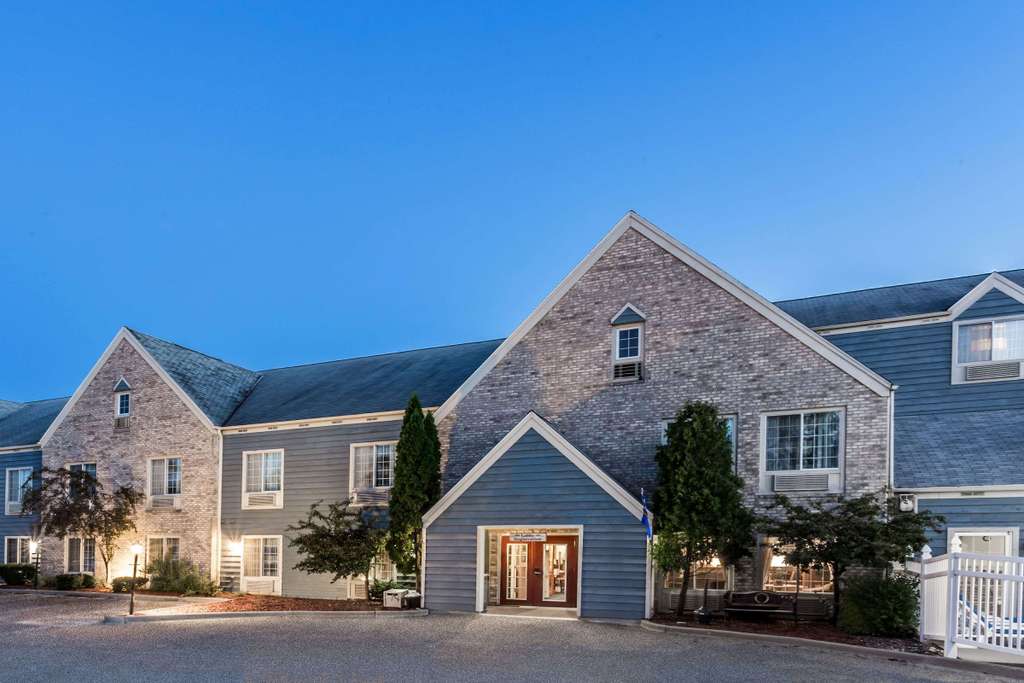Baymont by Wyndham Mequon Milwaukee Area