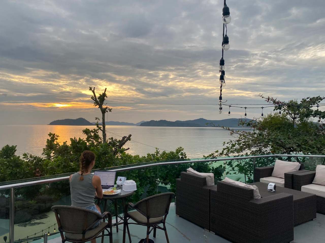 White Sand Rooftop Bar & Beach Club — photo 1
