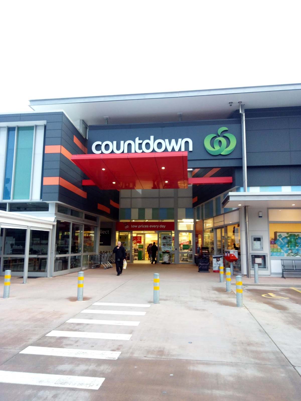 Woolworths Crofton Downs — photo 1