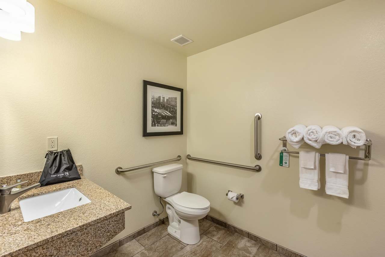 Cobblestone Hotel & Suites - Hartford — photo 4