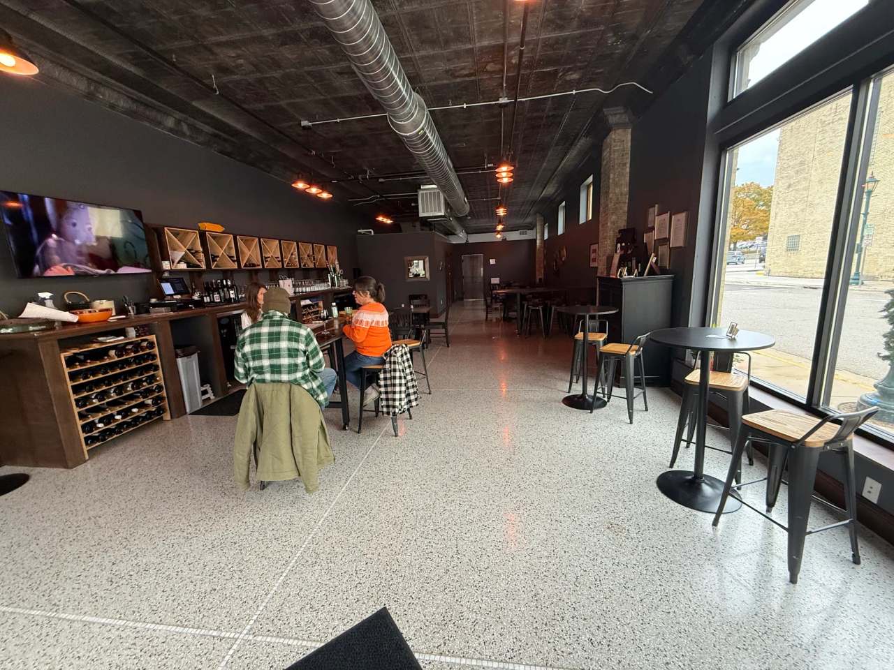 Oscar's Wine Bar — photo 1