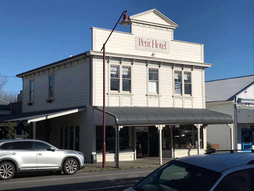Petit Hotel