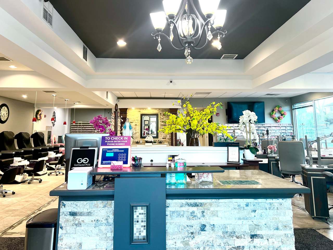 Ritz Nails & Salon — photo 1