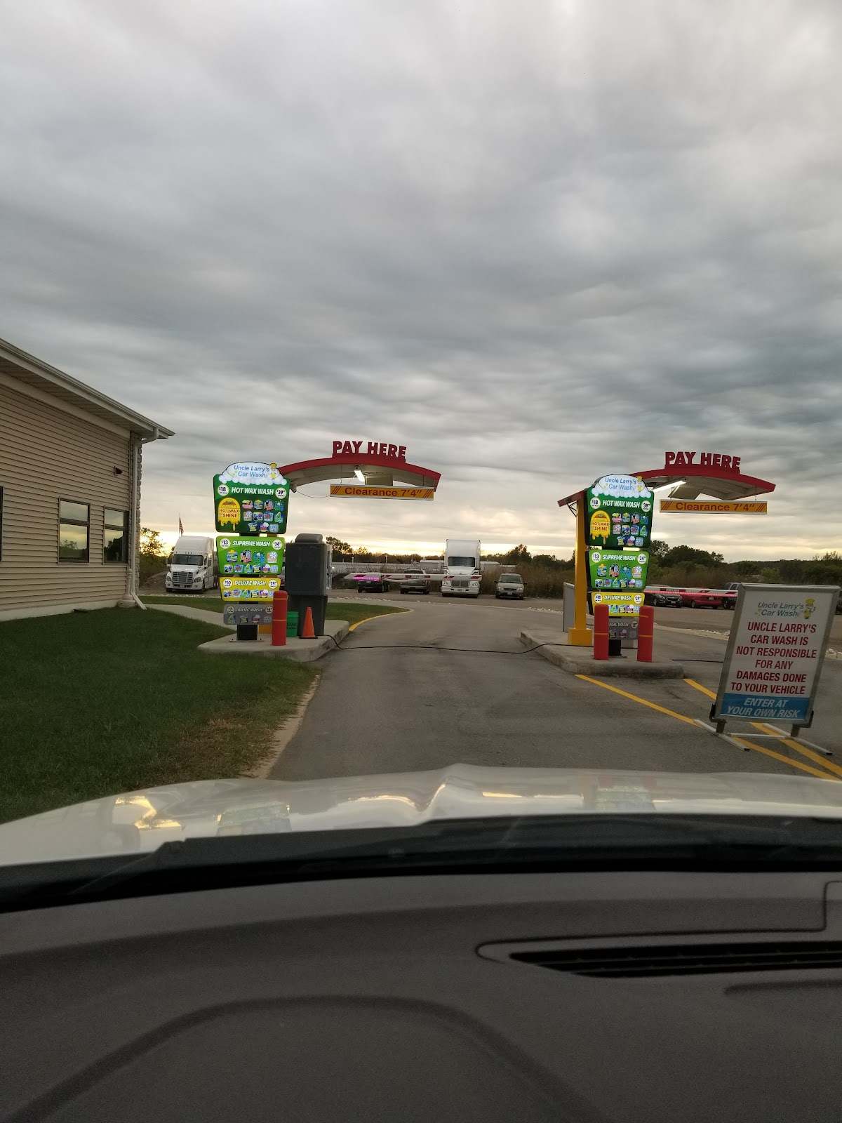 Uncle Larrys Car Wash — photo 4