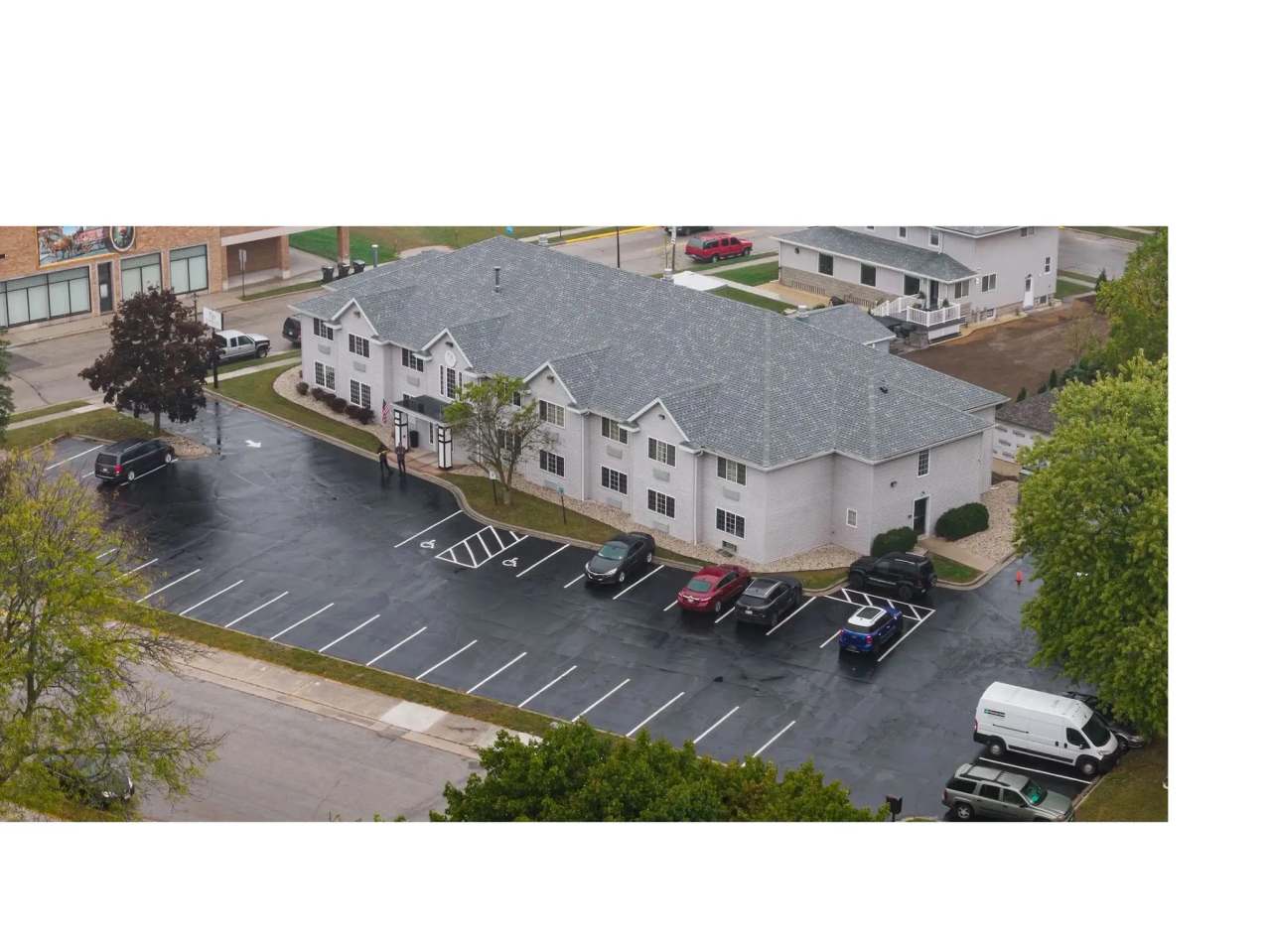 Plymouth Suites Hotel — photo 1