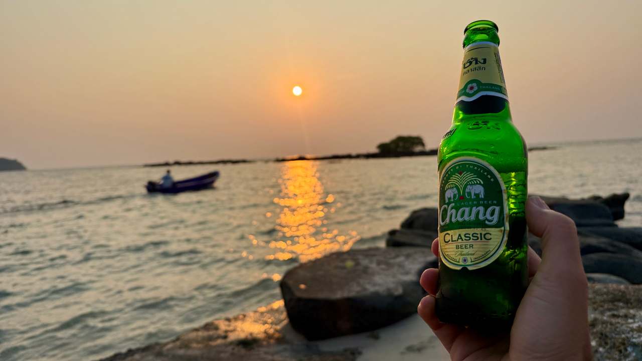 Huggy Beach Sunset Bar — photo 2