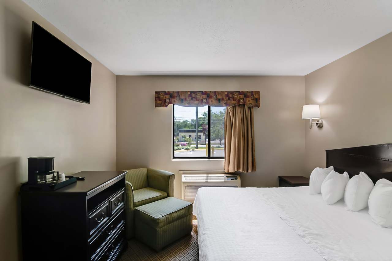 Americas Best Value Inn Torrington — photo 2