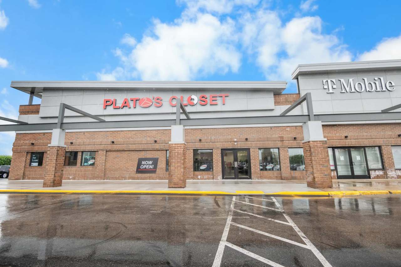 Plato's Closet Brookfield — photo 1